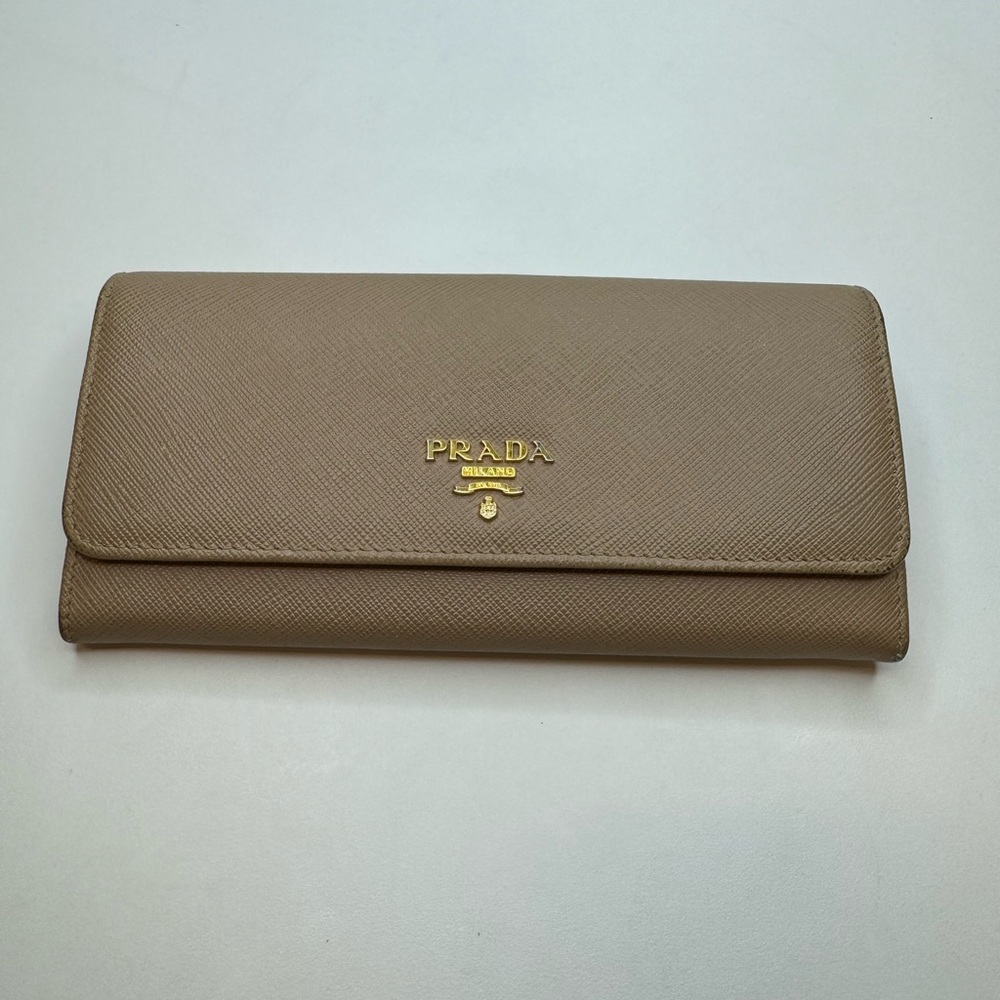 11129 Prada Wallet with box